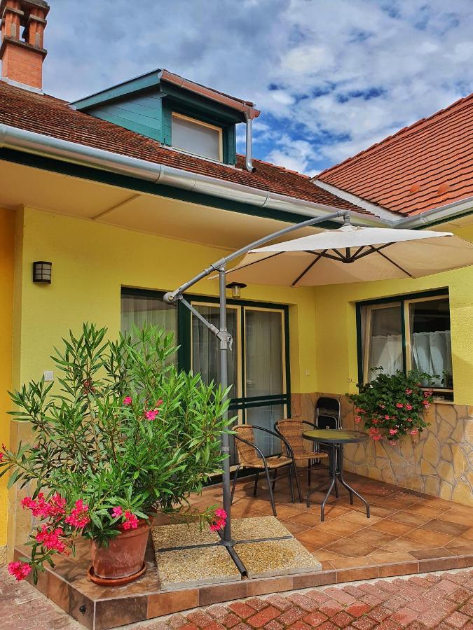 Gardenia Apartman Эстергом Экстерьер фото