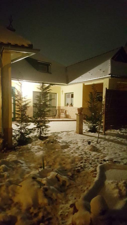 Gardenia Apartman Эстергом Экстерьер фото